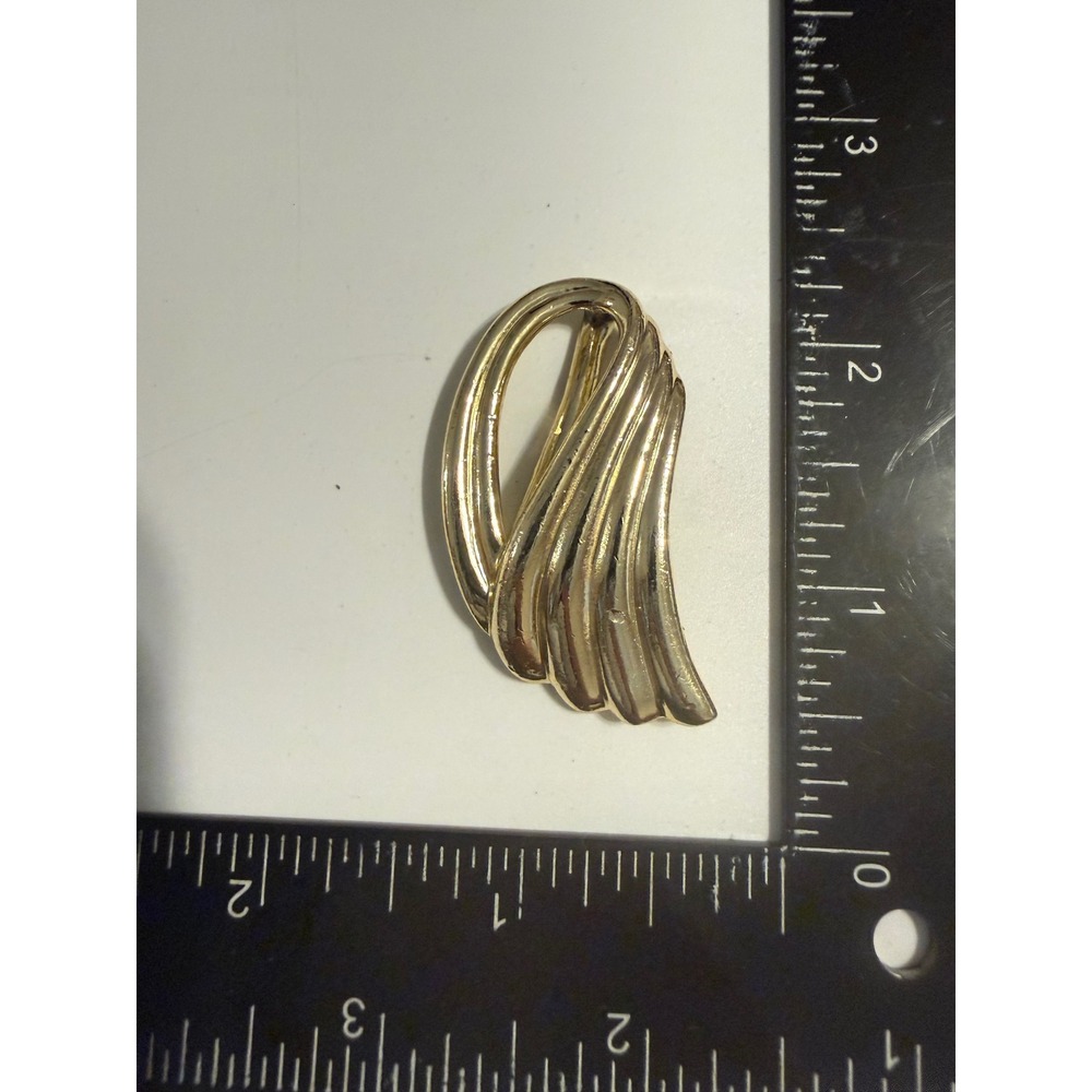 Vintage Panetta Gold Tone Swirl Scarf Clip Signed Designer Ribbon Accessory